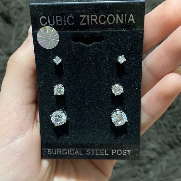 Jewelry - 🦋3 Brand new various pairs of adorable earrings!